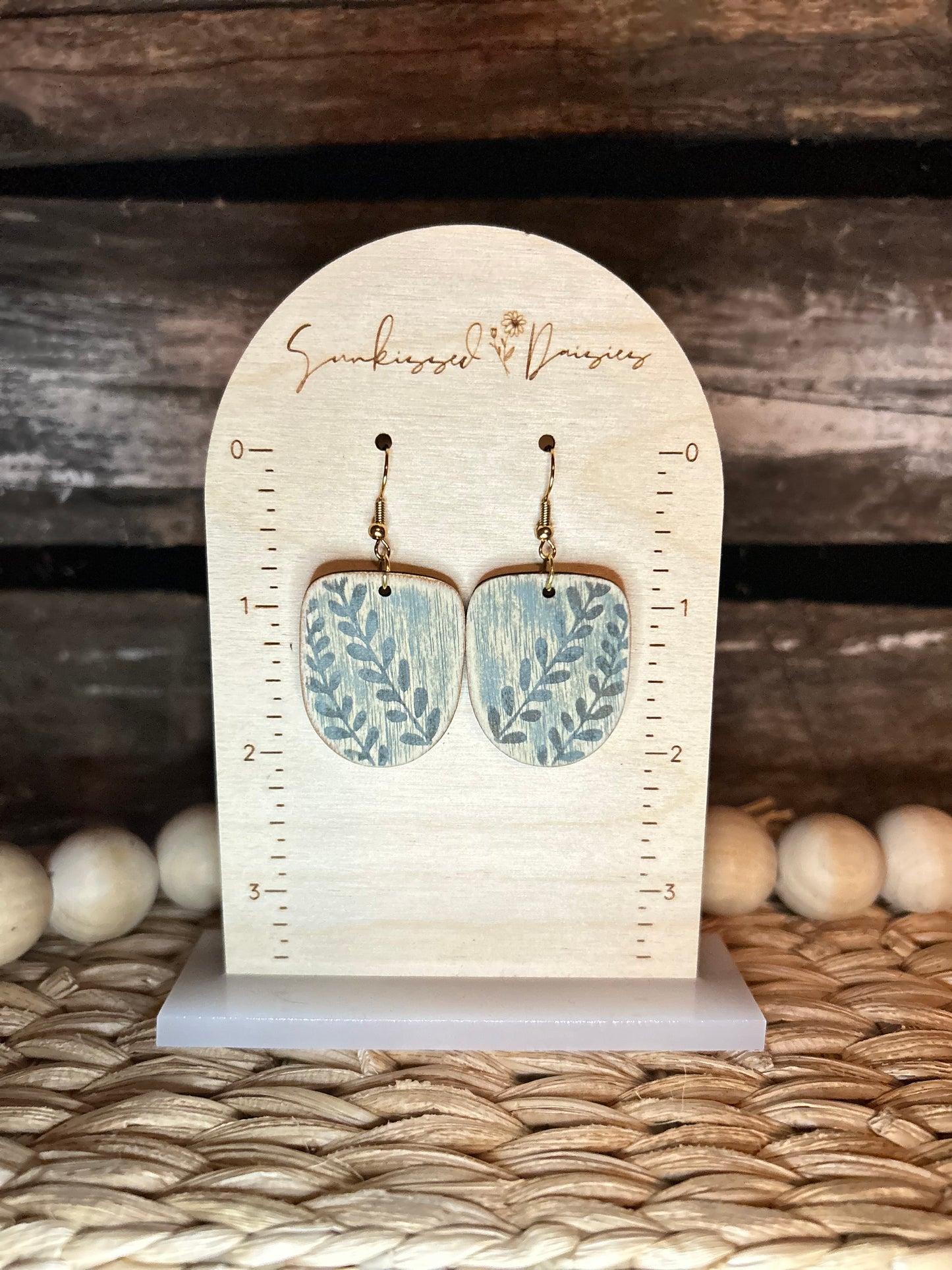 Leafy wood dangle
